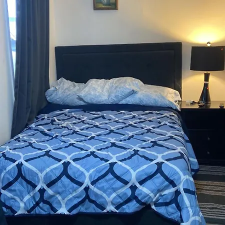 Cozzy Room With Private Entrance And Drive Way